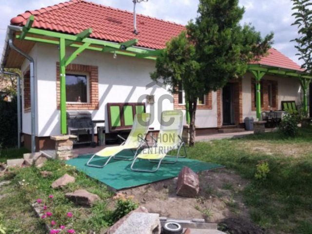 Eladó családi ház, Siófokon 37.9 M Ft, 2 szobás
