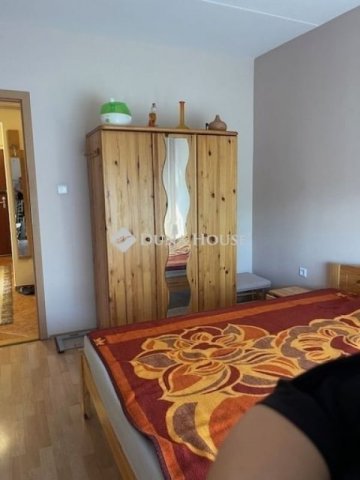 Eladó panellakás, Pécsett 58.7 M Ft, 3 szobás