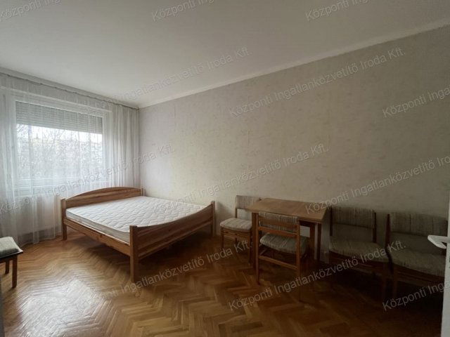 Kiadó panellakás, albérlet, Tatabányán 170 E Ft / hó, 2 szobás
