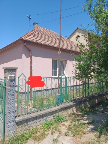 Eladó családi ház, Kónyon 39.9 M Ft, 2 szobás