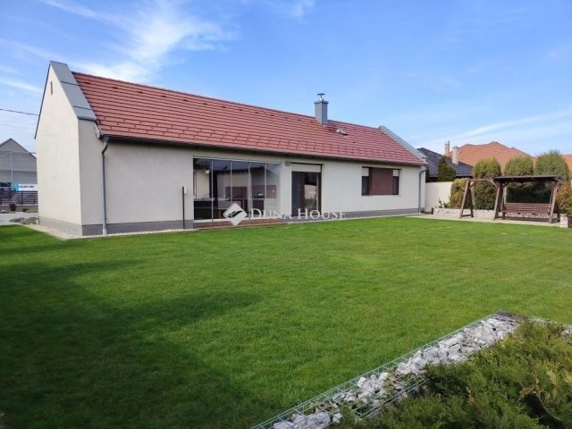 Eladó családi ház, Gárdonyban 229.9 M Ft, 4 szobás