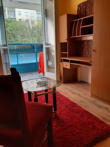 Kiadó panellakás, albérlet, Debrecenben 240 E Ft / hó, 3 szobás
