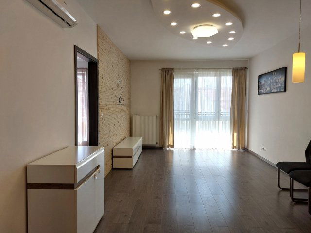 Kiadó téglalakás, albérlet, Szolnokon 180 E Ft / hó, 3 szobás