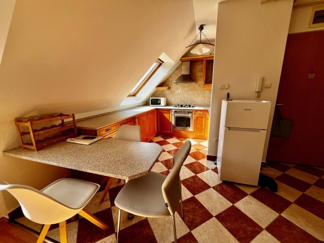 Kiadó téglalakás, albérlet, Pécsett 180 E Ft / hó, 1+1 szobás