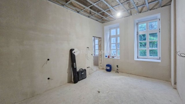 Eladó téglalakás, Budapesten, V. kerületben 139.9 M Ft, 3 szobás