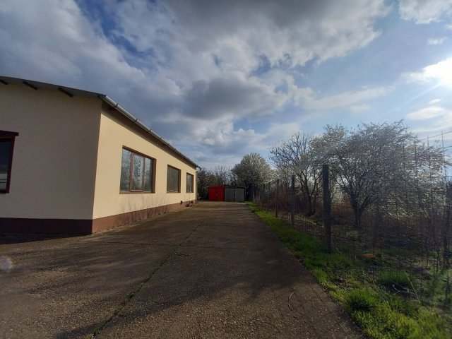 Eladó ipari ingatlan, Karcagon 64.9 M Ft, 1 szobás