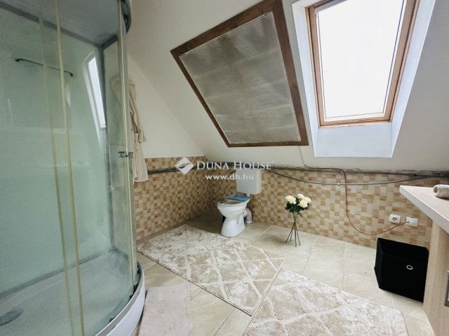 Eladó családi ház, Pilismaróton 238.1 M Ft, 12 szobás