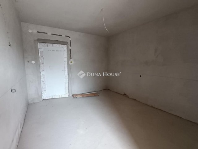 Eladó üzlethelyiség, Kisbéren 52 M Ft, 10 szobás