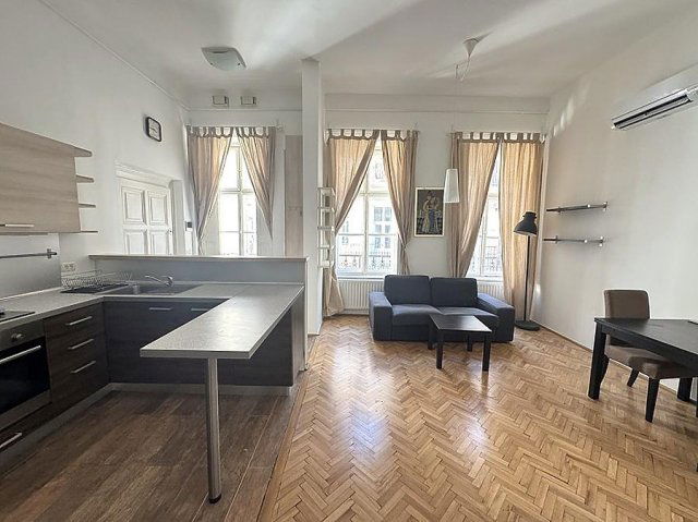 Kiadó téglalakás, albérlet, Budapesten, V. kerületben, 2 szobás