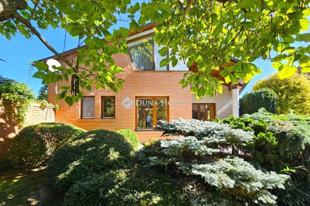 Eladó családi ház, Győrött 290 M Ft, 5 szobás