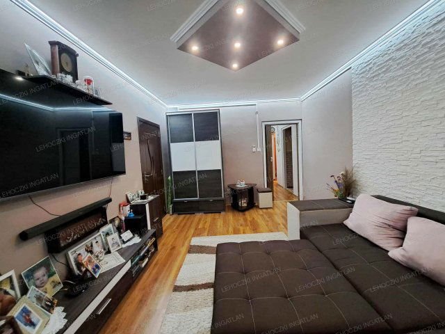 Eladó panellakás, Nyíregyházán 54.9 M Ft, 4 szobás