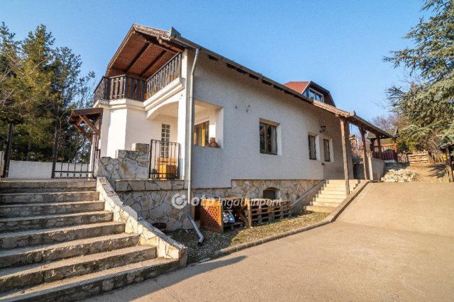 Eladó családi ház, Fóton 174.9 M Ft, 6 szobás