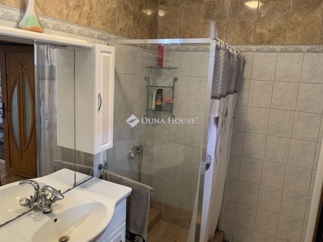 Eladó családi ház, Örkényen 59.9 M Ft, 4 szobás