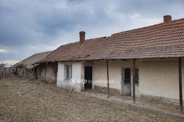 Eladó családi ház, Jászfényszarun 12.1 M Ft, 1 szobás