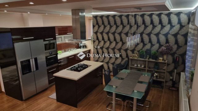 Eladó családi ház, Villányban 99.5 M Ft, 6 szobás