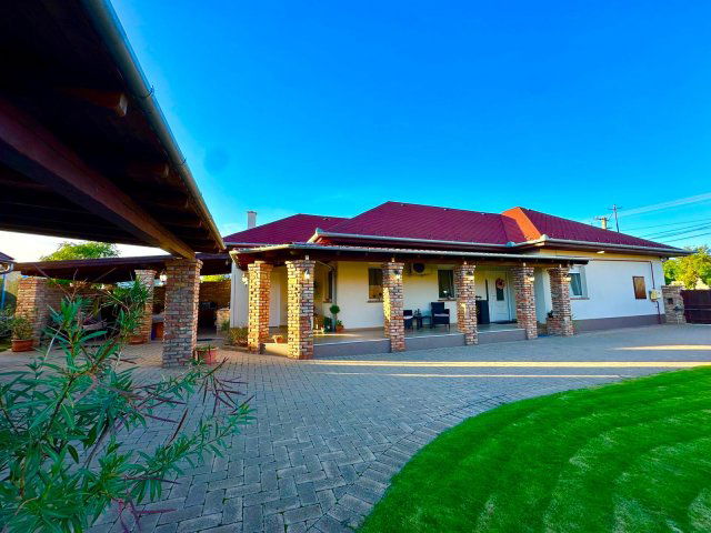 Eladó családi ház, Újhartyánon 117.9 M Ft, 4+1 szobás