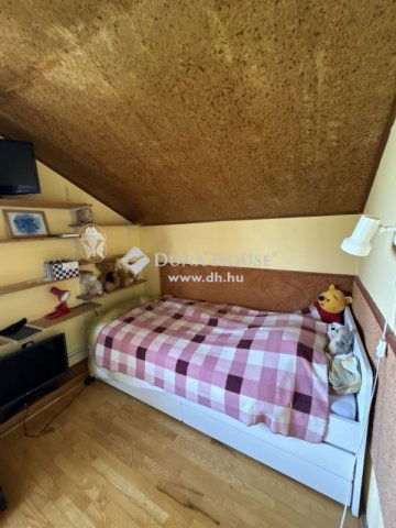 Eladó családi ház, Törökbálinton 142 M Ft, 8 szobás