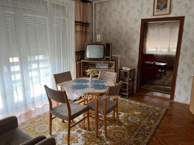 Eladó családi ház, Pécsett 78 M Ft, 4+2 szobás