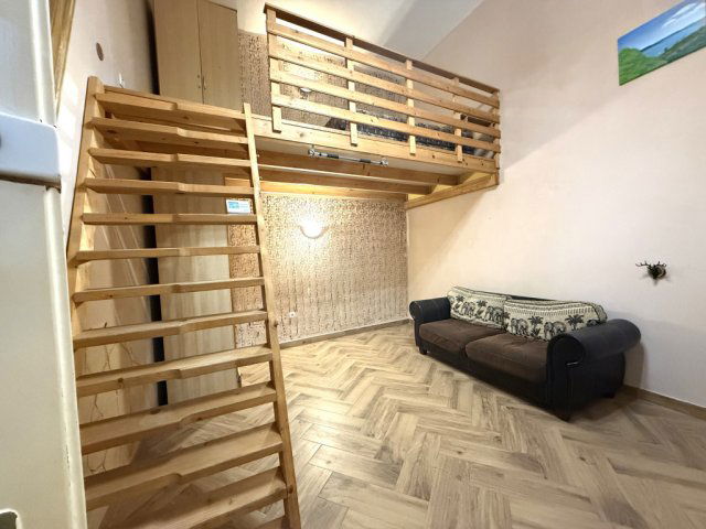 Eladó téglalakás, Budapesten, VII. kerületben, Almássy téren