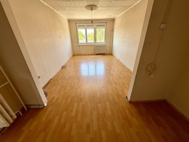 Eladó panellakás, Móron 37.7 M Ft, 2 szobás