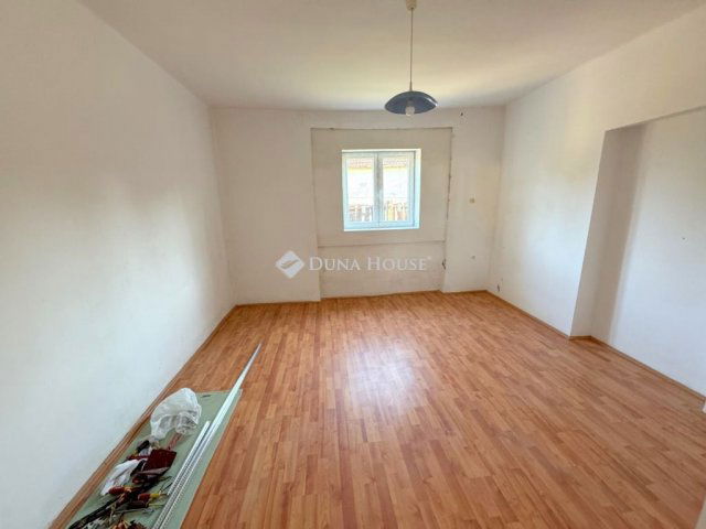 Eladó családi ház, Balsán 19 M Ft, 2 szobás
