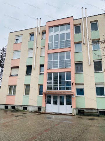 Eladó téglalakás, Komáromban 44.5 M Ft, 2 szobás