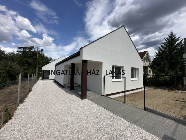 Eladó ikerház, Veresegyházon 105 M Ft, 4 szobás