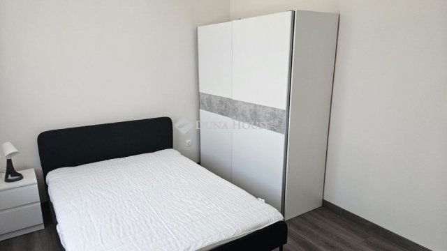 Kiadó téglalakás, albérlet, Pécsett 350 E Ft / hó, 3 szobás