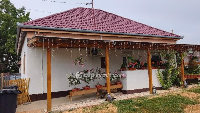 Eladó családi ház, Mezőfalván 56 M Ft, 3 szobás