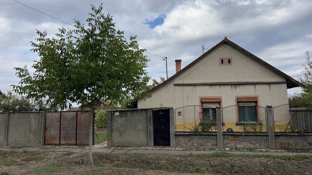 Eladó családi ház, Kiszomboron, Porgányi utcában 11.9 M Ft