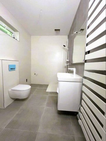 Eladó téglalakás, Szadán 89.9 M Ft, 2 szobás