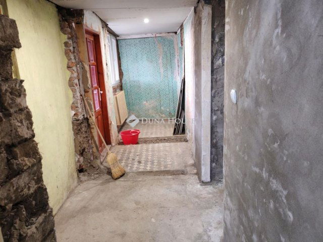 Eladó családi ház, Kisdombegyházon 9 M Ft, 3 szobás