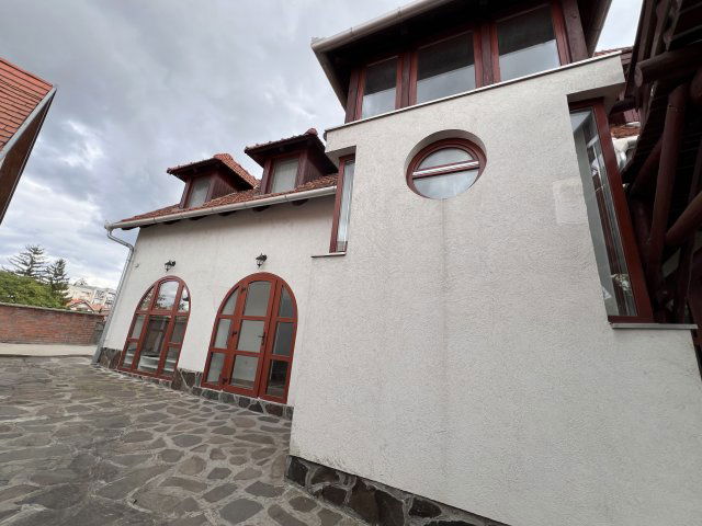 Eladó családi ház, Esztergomban 89.5 M Ft, 5 szobás