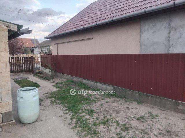 Eladó családi ház, Tégláson 21 M Ft, 2 szobás