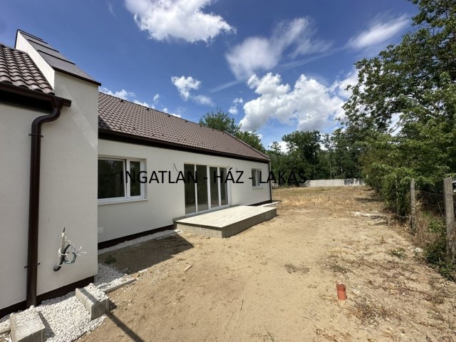 Eladó ikerház, Veresegyházon 115 M Ft, 4 szobás
