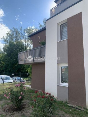 Eladó téglalakás, Vácon 99.5 M Ft, 2+2 szobás