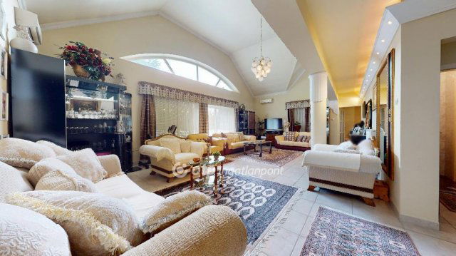 Eladó családi ház, Halmajon 100.965 M Ft, 6 szobás