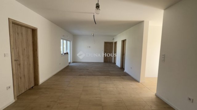 Eladó családi ház, Bicskén 100.5 M Ft, 4 szobás