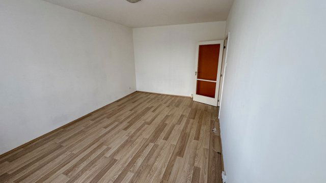 Kiadó panellakás, albérlet, Székesfehérvárott, Sütő utcában