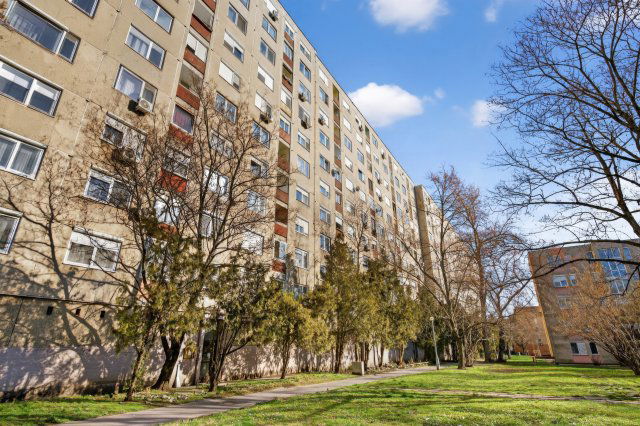 Eladó panellakás, Tatabányán 33.999 M Ft, 3 szobás