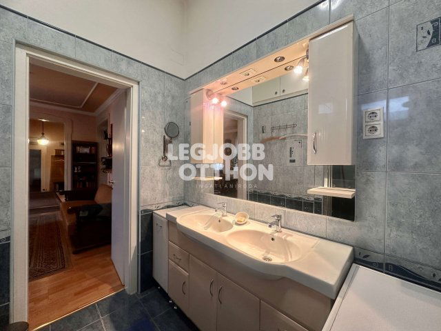 Eladó téglalakás, Cegléden 49.9 M Ft, 4 szobás