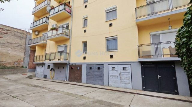 Eladó téglalakás, Kecskeméten 65.9 M Ft, 4 szobás