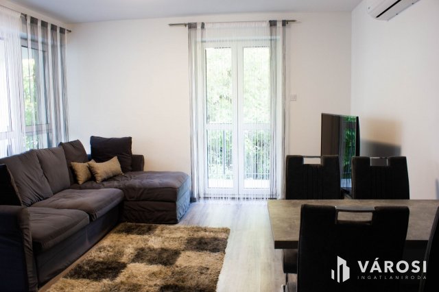 Kiadó téglalakás, albérlet, Szegeden 220 E Ft / hó, 2 szobás