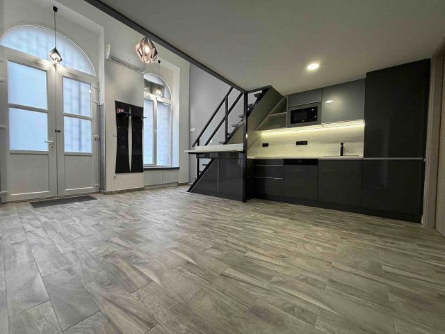 Eladó téglalakás, Budapesten, VII. kerületben, Dembinszky utcában