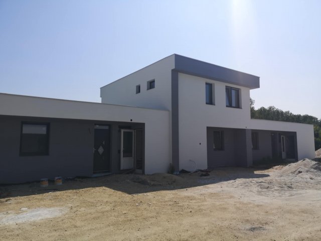 Eladó téglalakás, Ajkán 75 M Ft, 4 szobás