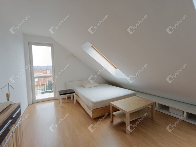 Eladó téglalakás, Sopronban 89.9 M Ft, 4 szobás