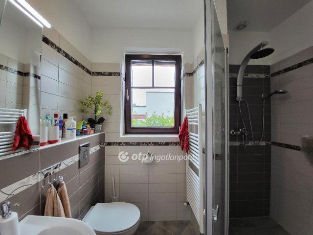 Eladó családi ház, Zamárdiban 250 M Ft, 5 szobás