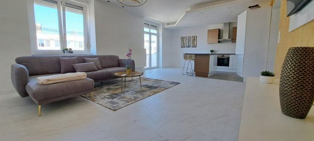 Kiadó téglalakás, albérlet, V. kerületben, Honvéd téren