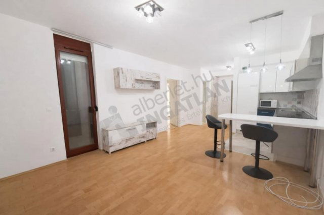 Kiadó téglalakás, albérlet, VI. kerületben, Szinyei Merse utcában