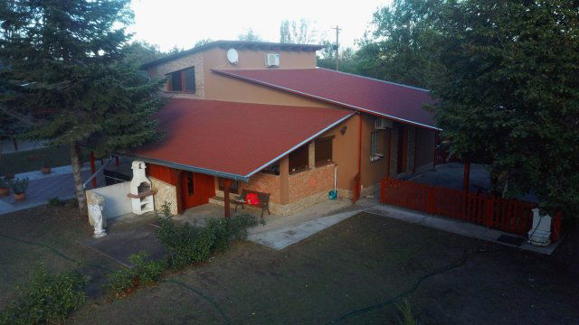 Eladó családi ház, Tiszajenőn 69.9 M Ft, 5 szobás